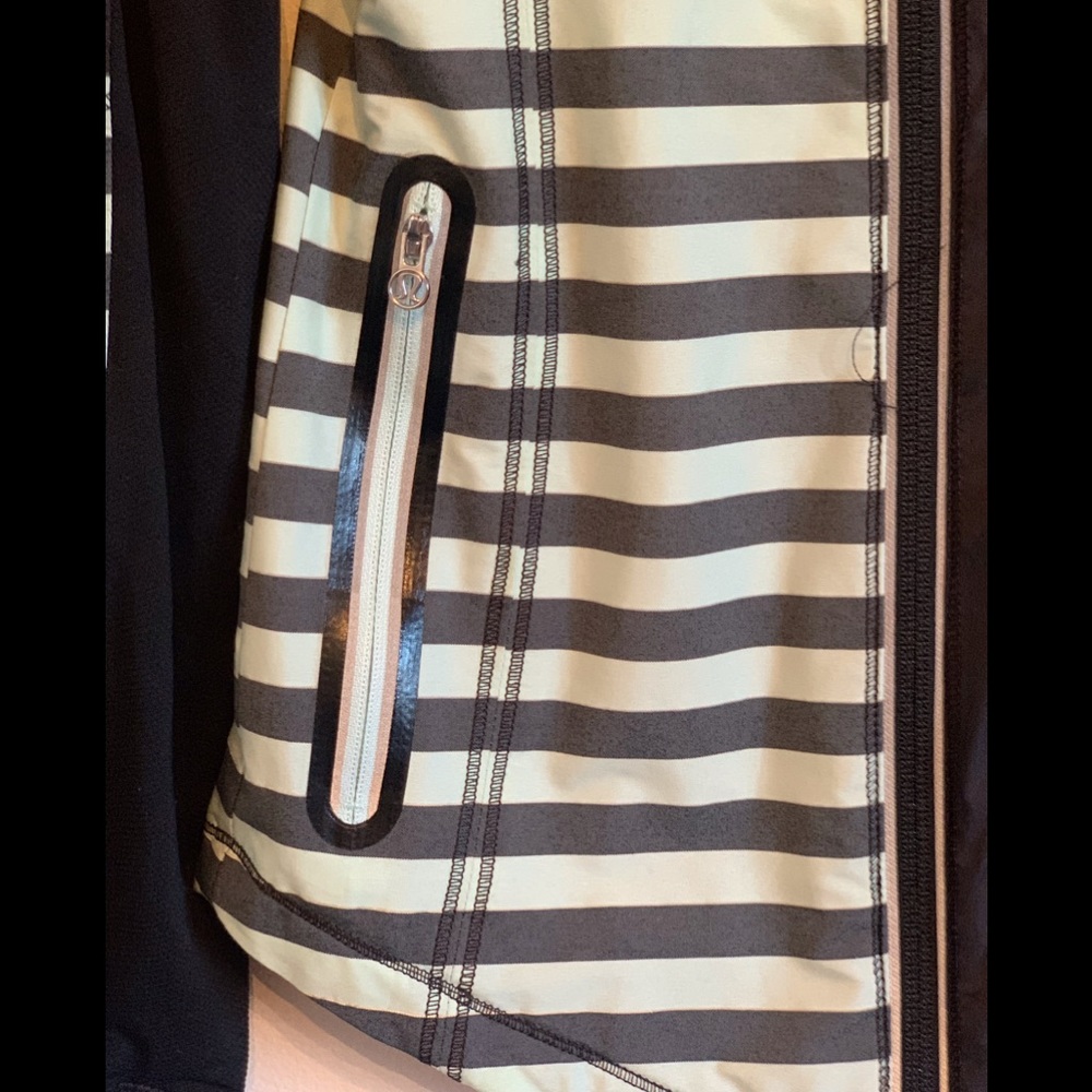 NWOT Lululemon Run: Get Up And Glow Jacket *Reflective 360 Sea Stripe Mint/Black - Picture 10 of 12